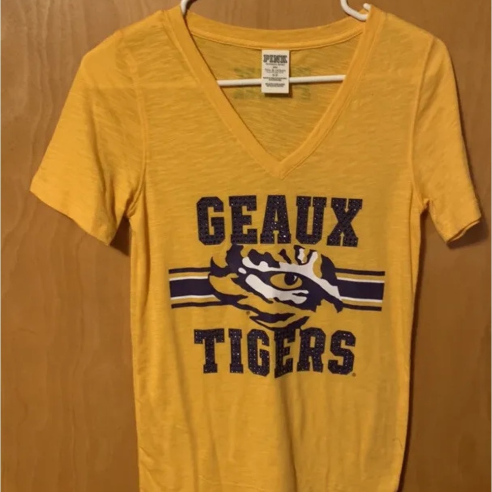 NWOT vs pink LSU tee S